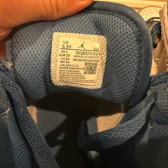 Air Jordan 1 mid (GS) True blue 5.5Y - Picture 5 of 7